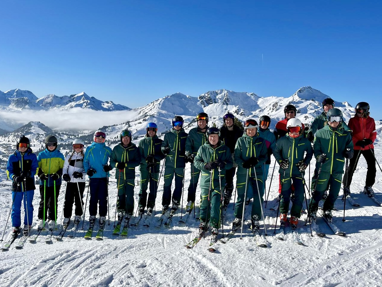 Gruppenfoto bei der Apres-Skifahrt