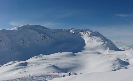 Schneebedeckte Berge, grandiose Aussicht