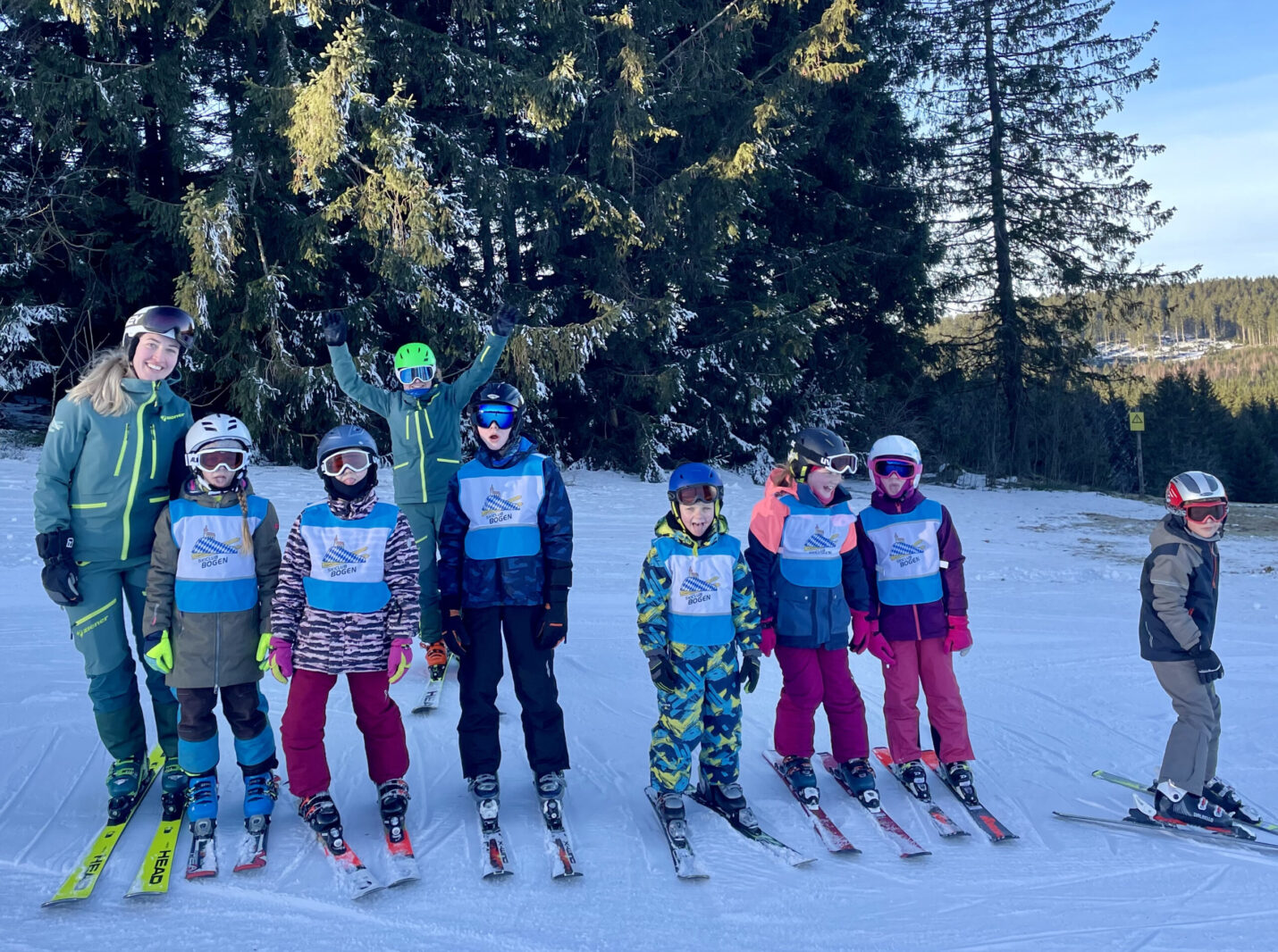 Die Kinder beim Skikurs