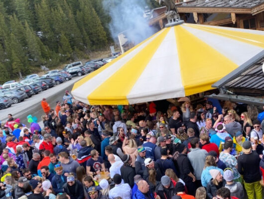 Après-Ski in der Mutterbergalm am Stubaier Gletscher