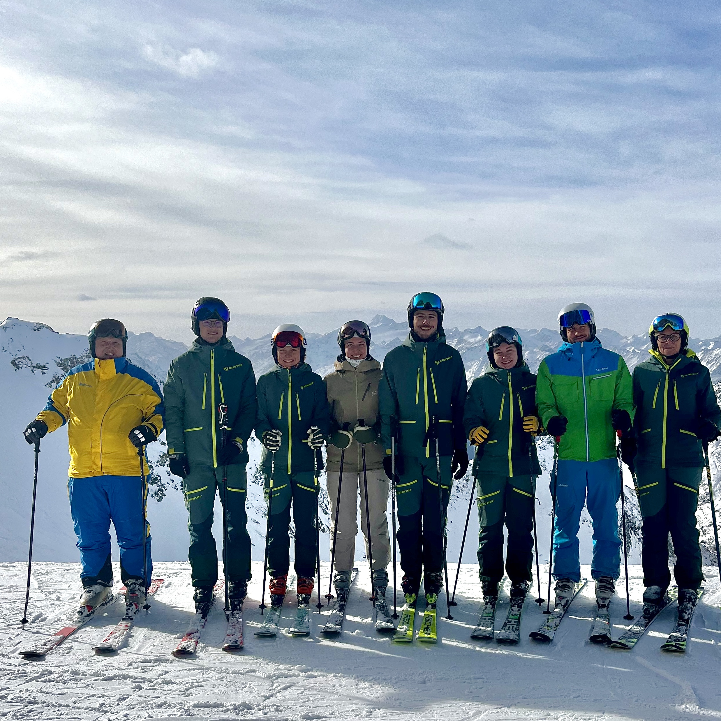 Unsere Skilehrer bei der Fortbildung am Stubaier Gletscher